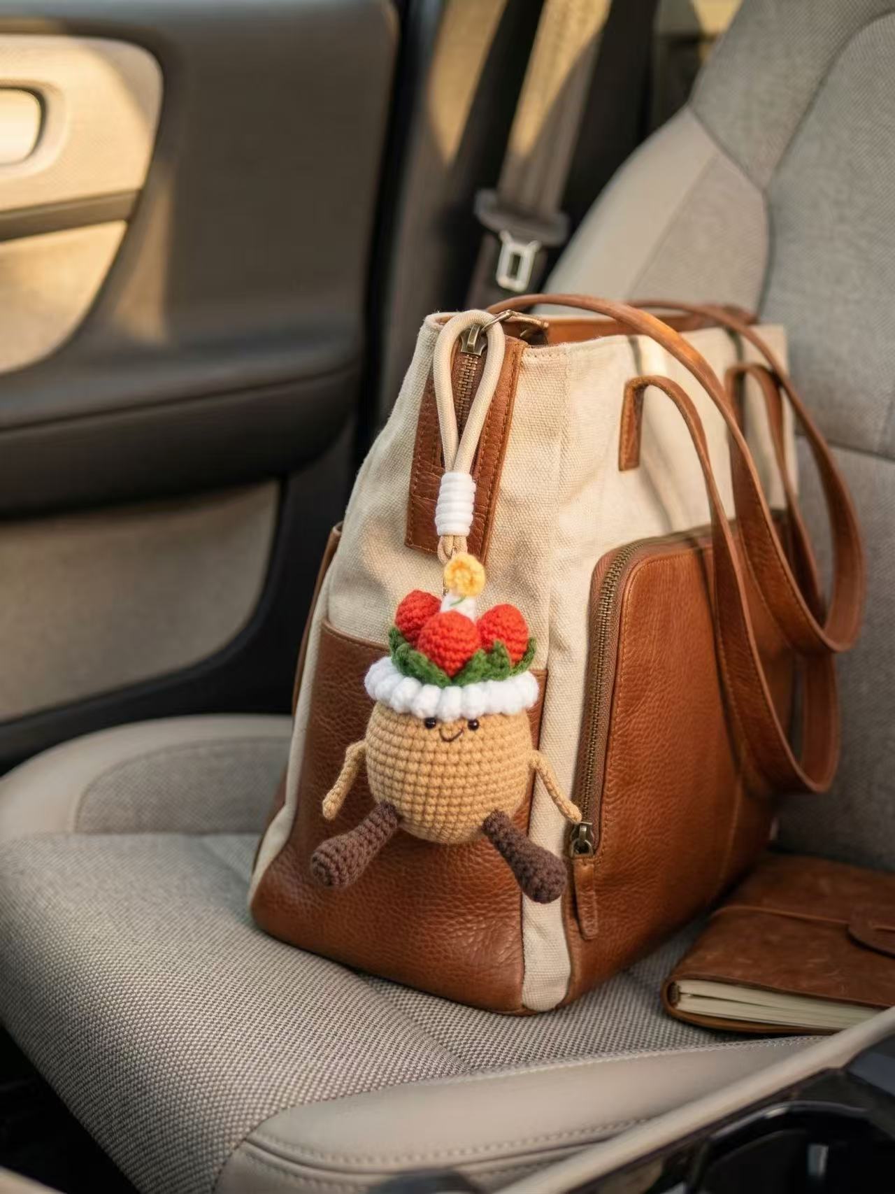 Handmade Crochet Strawberry Cake Bag Charm, Kawaii Amigurumi Cake Keychain, Birthday Gift for Her, Car Rearview Mirror Hanging Ornament
