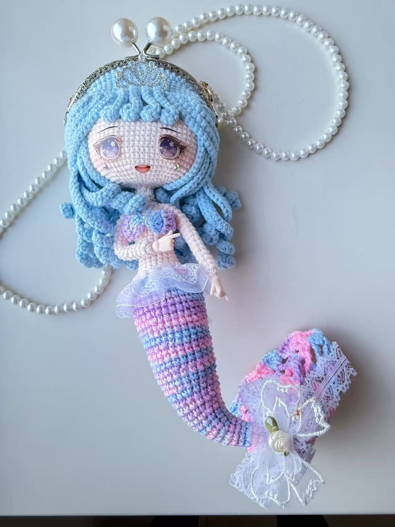 Handmade Crochet Mermaid Doll Purse, Kawaii Amigurumi Bag Pearl Strap, Pink Blue Gradient Shoulder Bag, Whimsical Fairycore Gift for Her